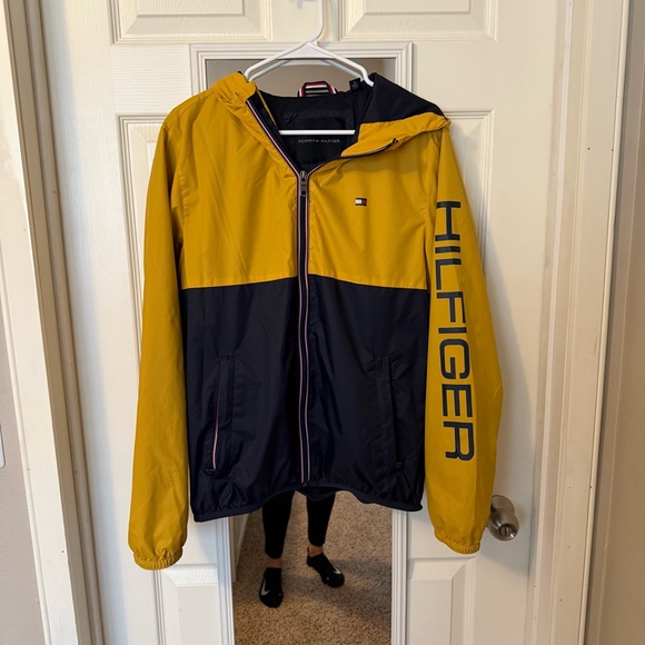 Tommy Hilfiger - Men's Colorblocked Logo Rain Slicker Jacket - Picture 3 of 9